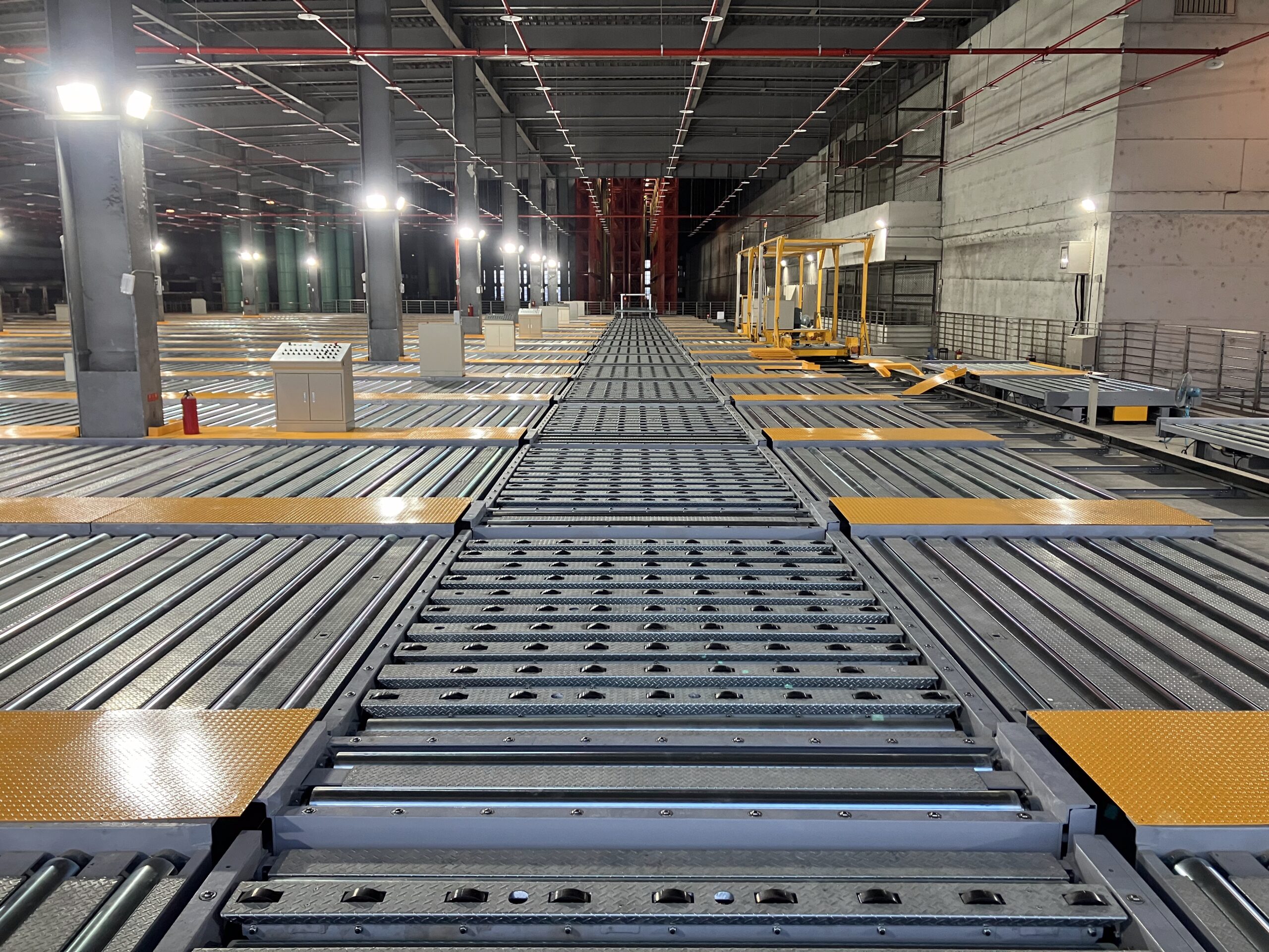 遠雄工程安裝、廠辦設備安裝、機電設備施工、大型建案機電整合、設備定位組裝、防鏽塗裝工程、機電線槽佈